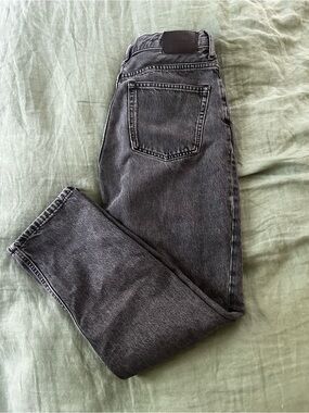 Everlane Women’s 90s Cheeky Black Washed Jeans